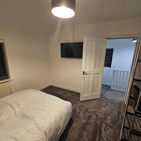 Quiet Family Home Tettenhall المظهر الخارجي الصورة