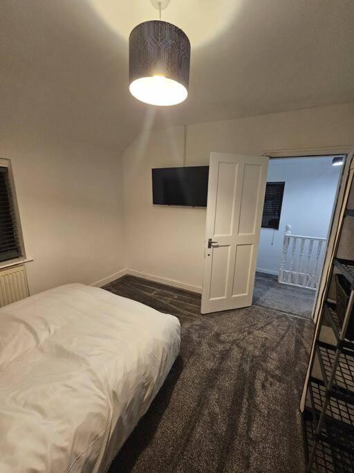 Quiet Family Home Tettenhall المظهر الخارجي الصورة
