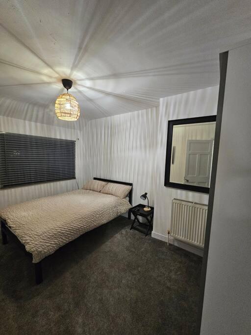 Quiet Family Home Tettenhall المظهر الخارجي الصورة