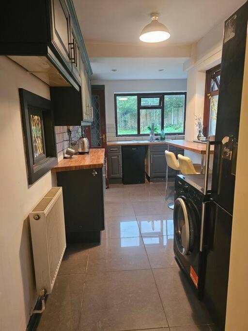 Quiet Family Home Tettenhall المظهر الخارجي الصورة
