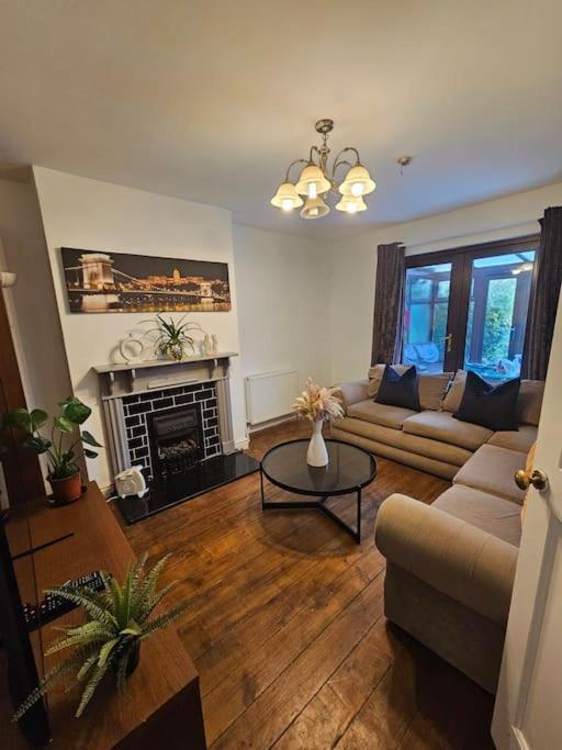 Quiet Family Home Tettenhall المظهر الخارجي الصورة